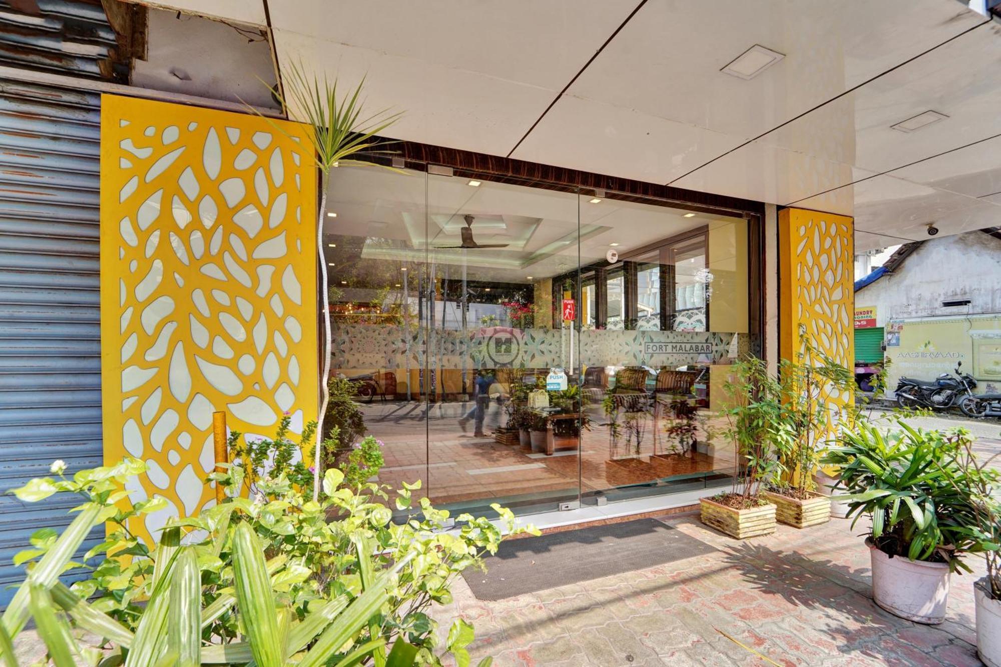 Super Townhouse Ernakulam North Hotel Kochi Exterior photo